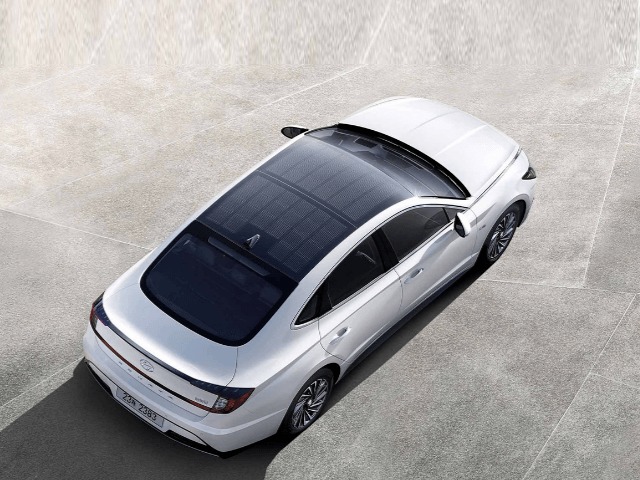 Hyundai представили автомобиль с солнечной панелью на крыше 
