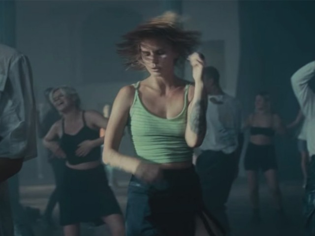 Robyn танцует с фанатами в новом клипе Honey