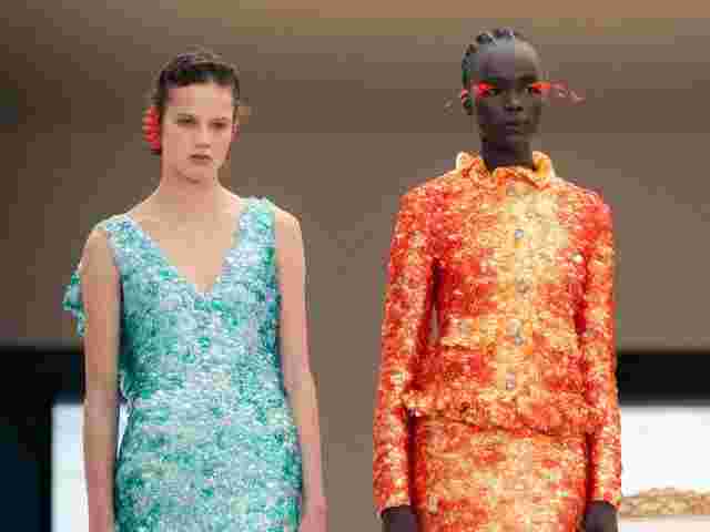 Грандіозне повернення до Біаріццу: дебютна круїзна колекція Матьє Блазі для Chanel