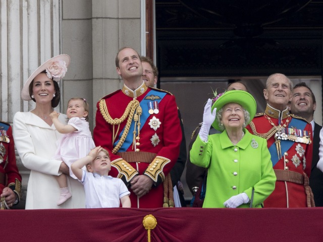 Королевская семья раскритиковала фильм BBC о принцах Гарри и Уильяме: "Необоснованные утверждения" 