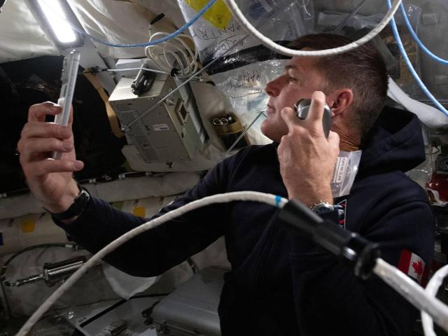 Місія «Артеміда II» успішно завершила обліт Місяця 