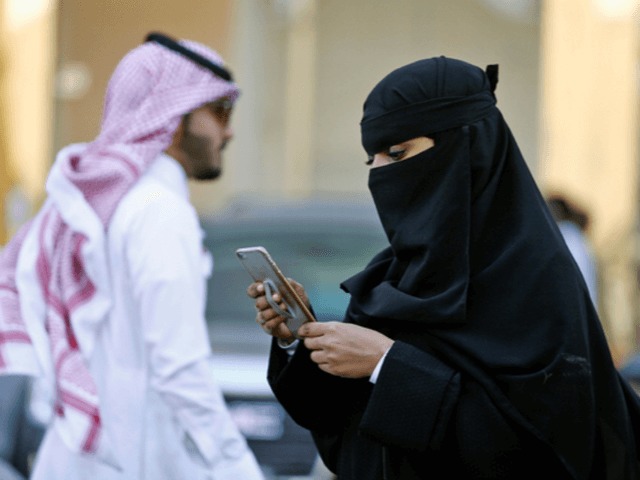 Незамужним женщинам в Саудовской Аравии разрешили жить и путешествовать самостоятельно