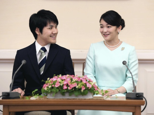Принцесса Японии вышла замуж за юриста и лишилась титула и денег 