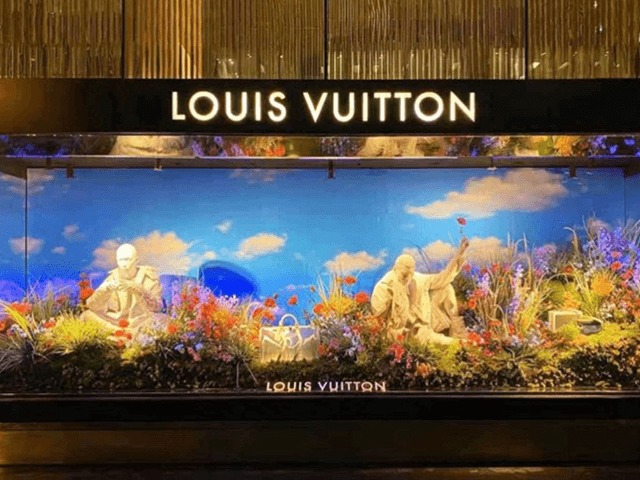 Флорист Марк Колле украсил витрины Louis Vuitton 
