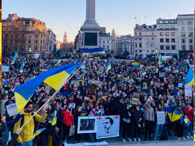 Фотозвіт: Як люди з усього світу підтримують Україну