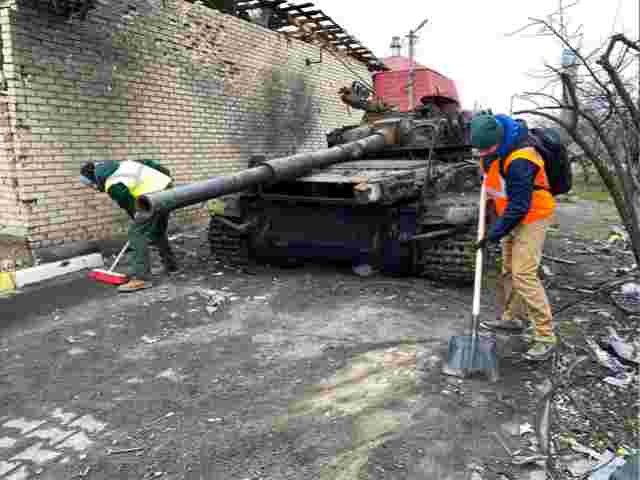 Активісти "Район #1" почали відновлювати Київщину. Розповідаємо, як до них долучитися