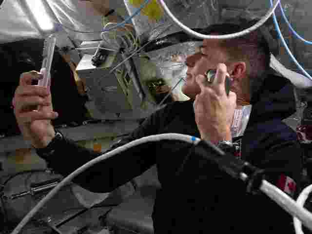 Місія «Артеміда II» успішно завершила обліт Місяця 