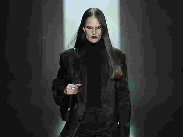 Нарочита сексуальність та цитування Тома Форда: яким вийшов дебют Демни в Gucci 