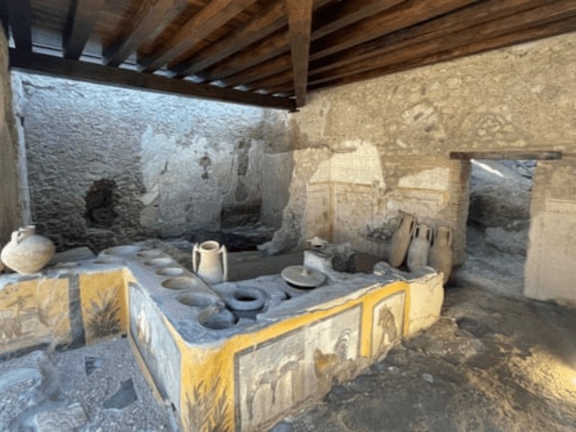 Что внутри: В Помпеях открыли древнеримскую закусочную для туристов. Ей 2000 лет