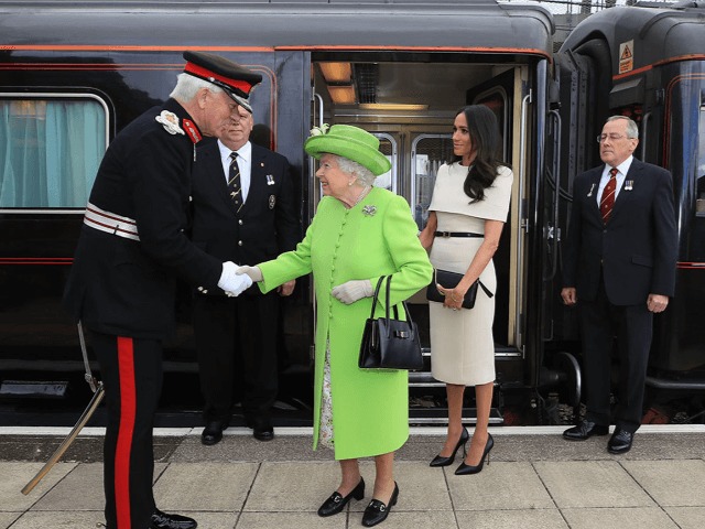 Вакансия дня: Королева Елизавета II ищет директора путешествий