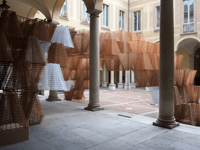 COS представили инсталляцию из биопластика в центре Милана