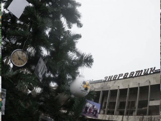 В Припяти установили новогоднюю ёлку. Впервые за 33 года после аварии на ЧАЭС