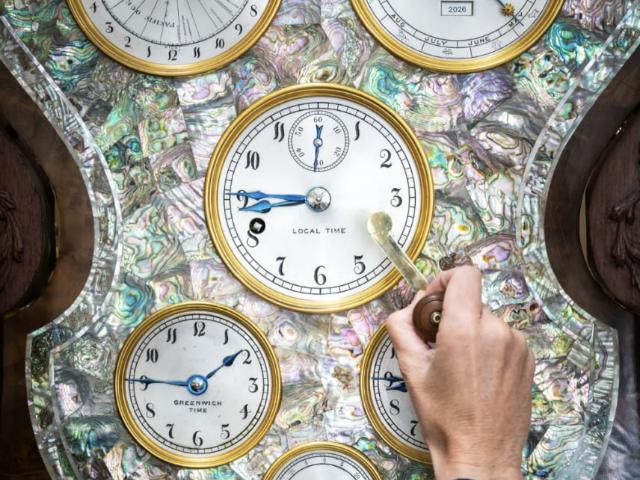 Унікальний артефакт повернувся до публічного показу: Tiffany & Co. відновила 133-річний астрономічний годинник 