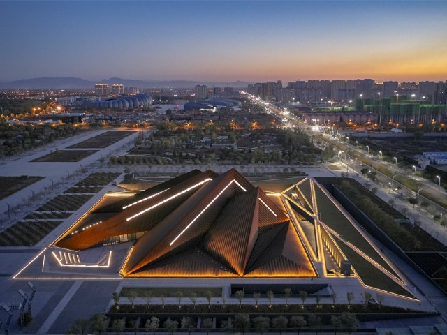 Пирамиды XXI века: В Китае открыли художественный музей, который вы точно должны увидеть
