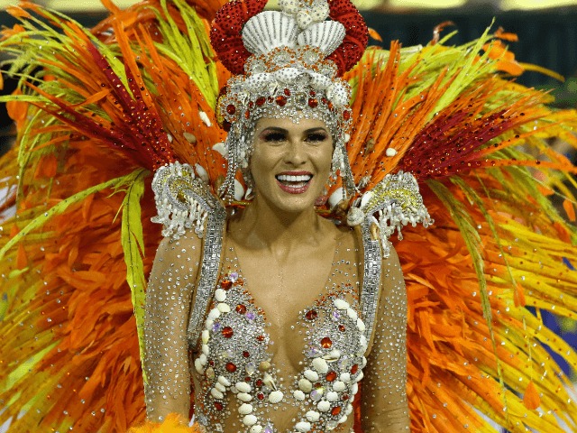 Традиционный карнавал в Рио-де-Жанейро перенесли на июль