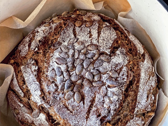Рецепт Антонины Латайко: Ржаной хлеб с грецкими орехами и тыквенными семечками
