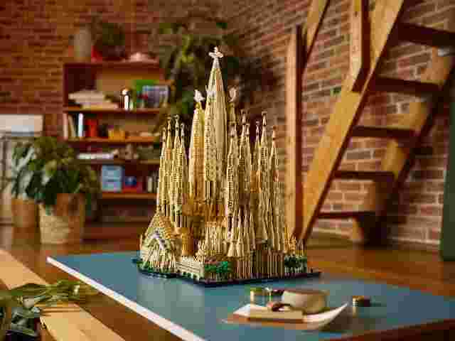 LEGO створили найбільший набір у своїй історії — легендарну Sagrada Familia у Барселоні