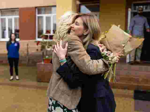 Джилл Байден зустрілася з Оленою Зеленською в Ужгороді. Перші леді обговорили проблеми ментального здоров’я