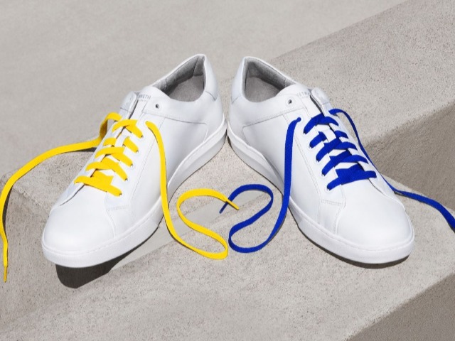 Kenneth Cole дарують покупцям жовто-сині шнурки та ще кілька ініціатив, які підтримує американський бренд