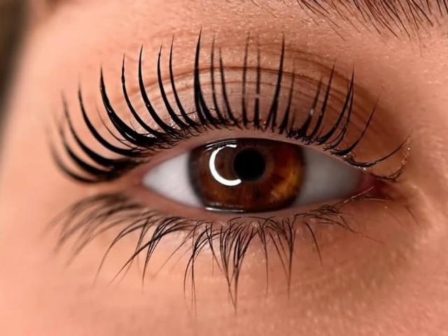 Korean Lash Lift: новий б’юті-фаворит, який витісняє класичне ламінування вій