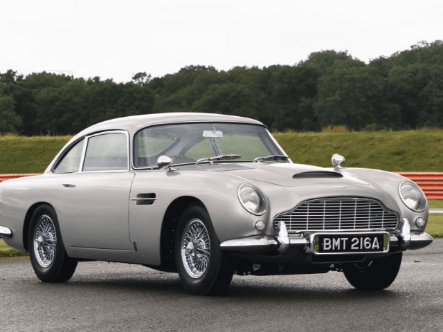 Aston Martin воссоздали машину Джеймса Бонда из фильма "Голдфингер" 1964 года