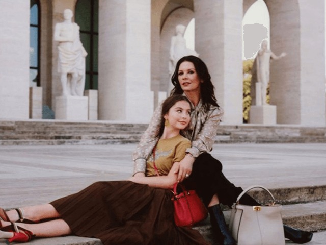 Кэтрин Зета-Джонс с дочерью снялись в рекламной кампании Fendi
